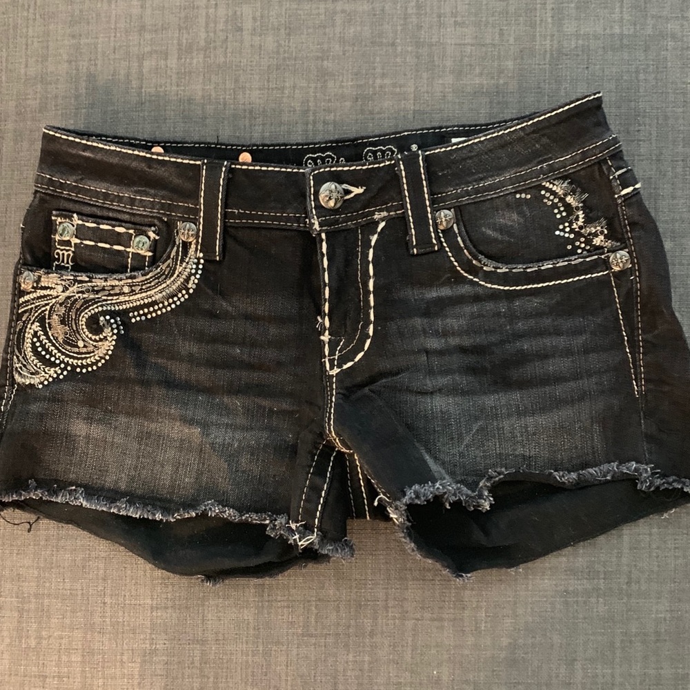 Black Miss Me shorts